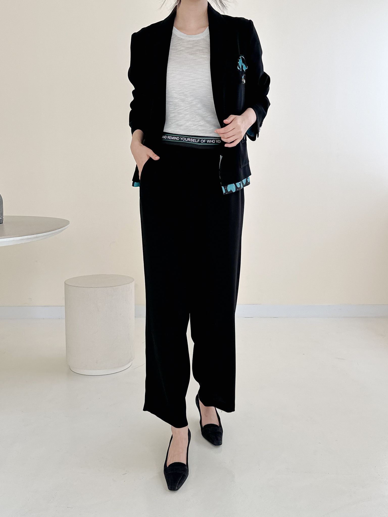 룩북 슬라이드 16