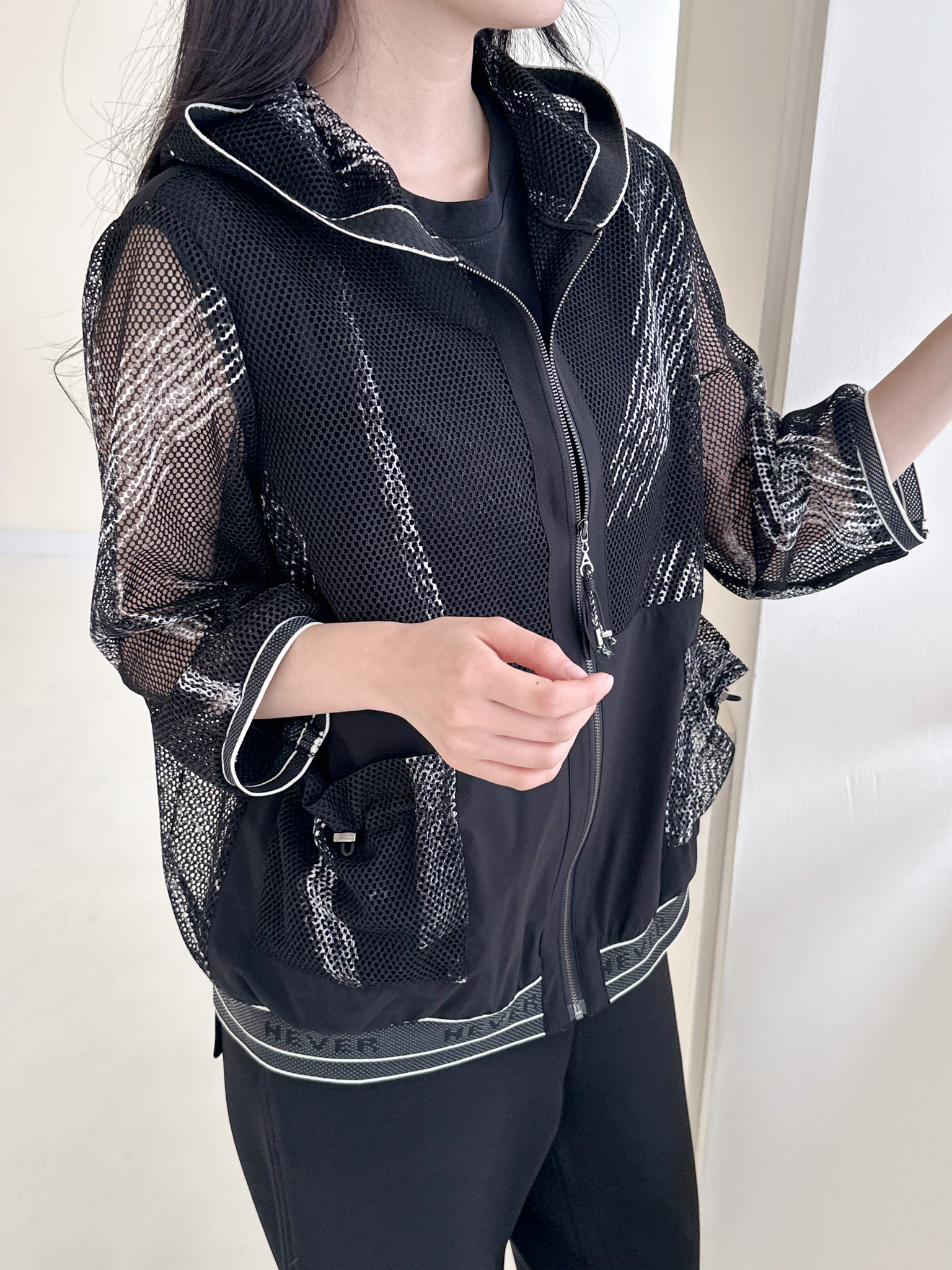 룩북 슬라이드 3