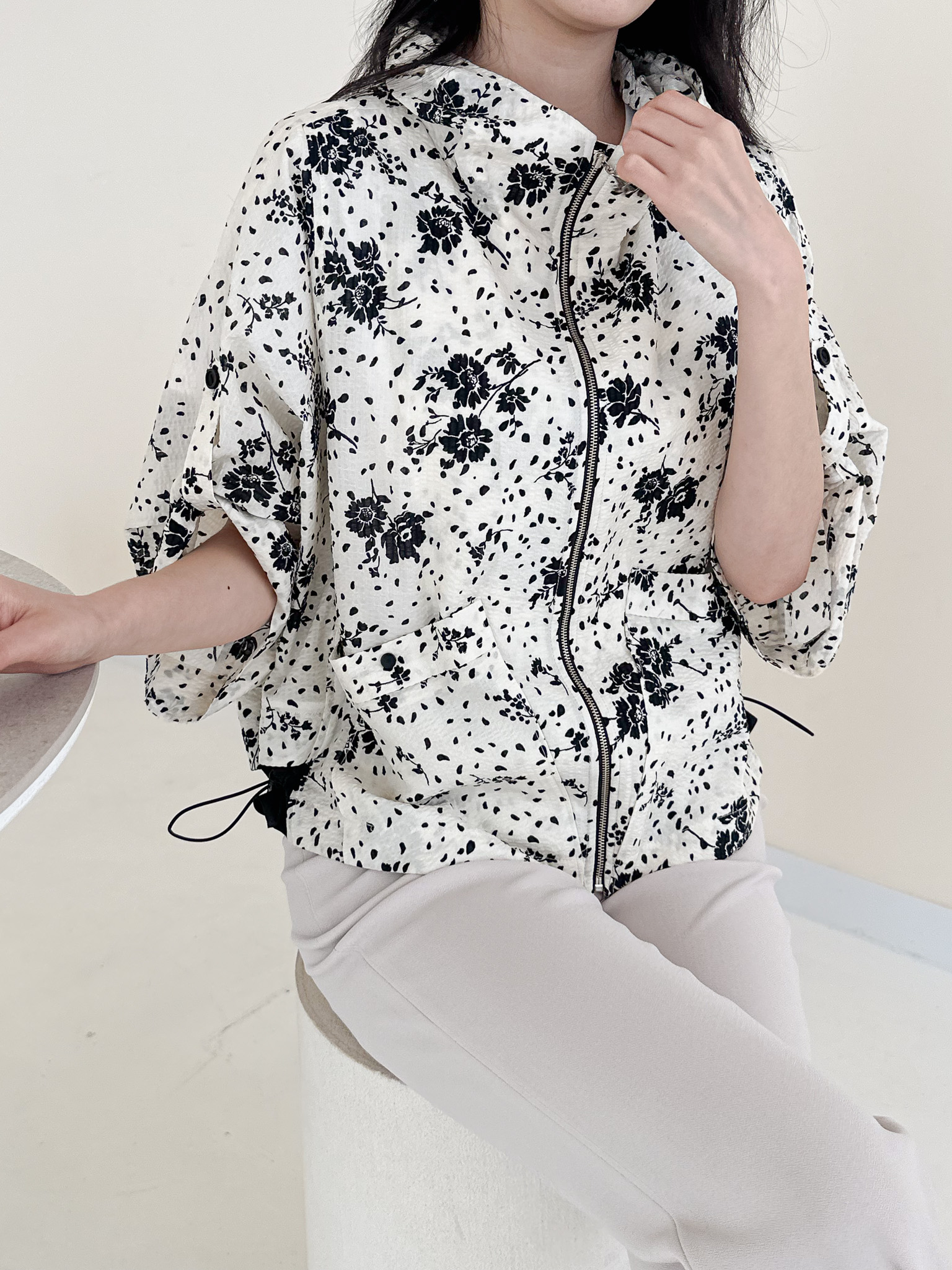 룩북 슬라이드 4